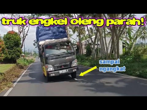  Truk  engkel oleng  parah sampai ngangkat  rodanya YouTube