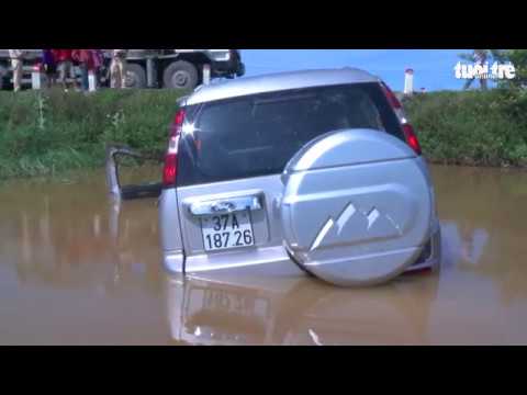 Video Xe 7 chỗ lao xuống mương, 6 người thương vong - youtube
