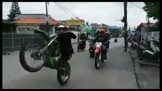 Iringan pengantin pakai motor Trail