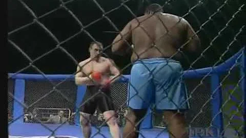Igor Vovchanchyn 200lbs  vs Fred Floyd 400lbs Supe...