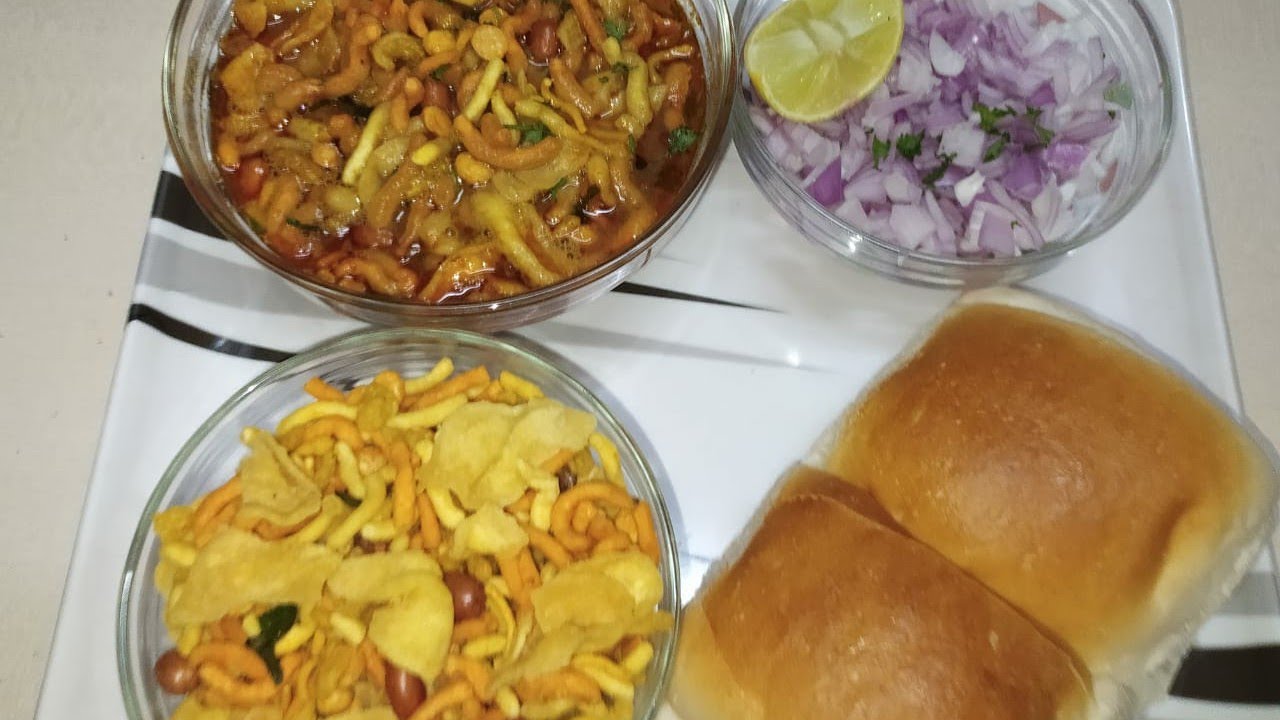 maharastraian Misal pav/Indian Street food recipes - YouTube