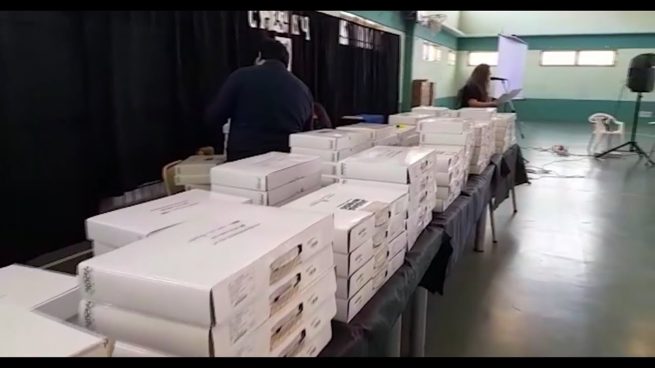 Estudiantes del Secundario N°9 recibieron computadoras
