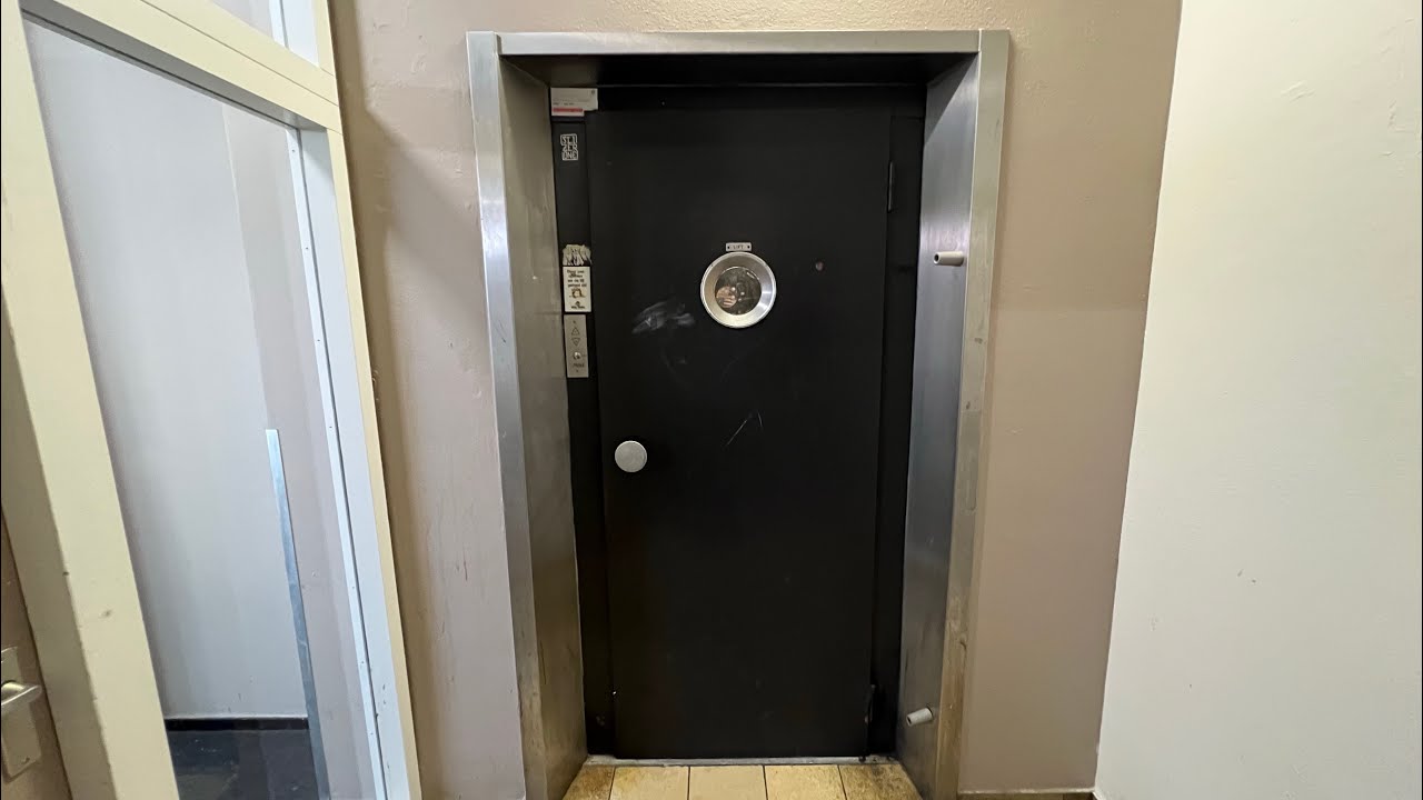 Nice Old Schindler? Traction Elevator@De Klomp No.124, Enschede, Netherlands