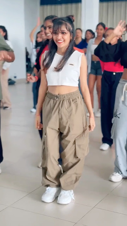 අනේ අනේ එයාගේ හිනාව බලන්නකෝ🥰💃 #dance #short #viral