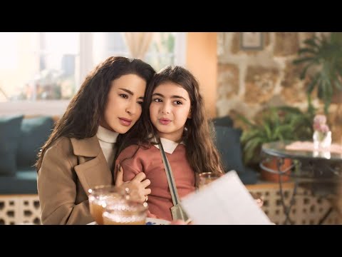 بتكتشف بعد ما بتكبر انها اتبدلت وهي طفلة في المستشفي ومامتها الحقيقية صاحبة كباريه ب الدم