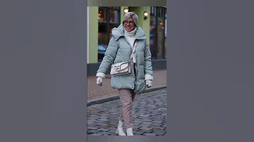 Как подобрать правильный пуховик женщине 40-50 лет: 5 полезных советов #shorts #shortvideo #ПУХОВИК