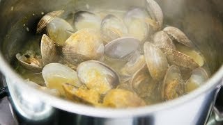 Chef richard rosendale gives step-by-step instructions to remove all
sand from fresh clams before you're ready get cooking. for more
rehabbed recipes and ...