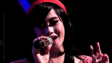 CINTA DALAM DILEMA   Devi Triana CAMELIA pelan tapi pasti