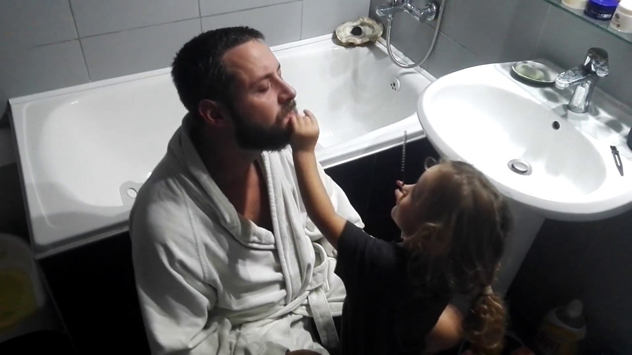 Noa treaming his dad's beard