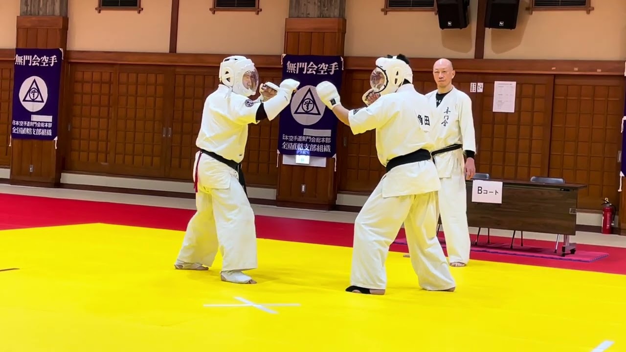 無差別級ベスト4リーグ。左、望月一成七段、右、角田茂紀五段。望月七段はユッタリズムが見えてきたという。