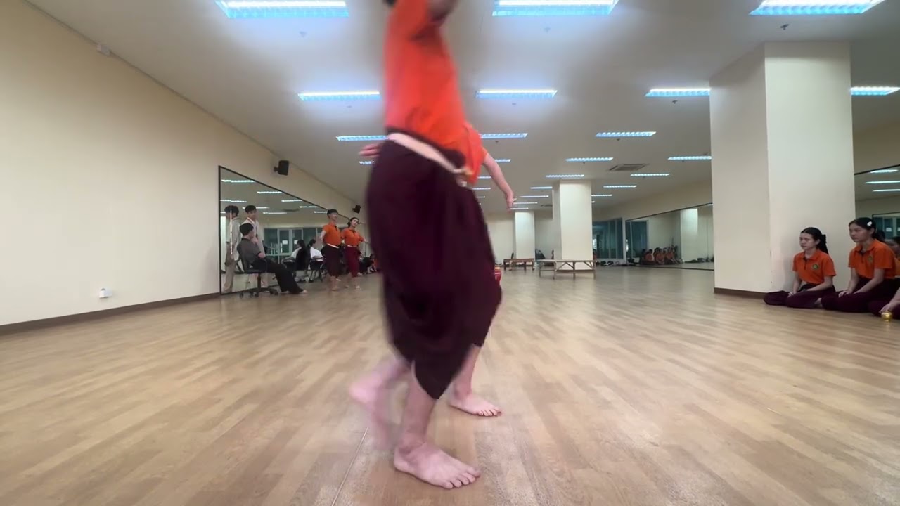 ศุภลักษณ์อุ้มสม