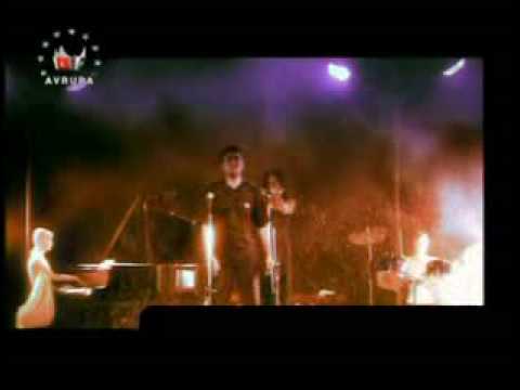 Yıldız Tilbe & Deniz Erdoğan - Gidenmi Sürgün Kalanmı 2009 HD