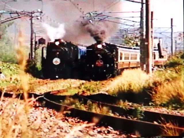 D51 498 C57 180 会津若松駅同時発磐越西線並走 2000年 7月 8日 - YouTube