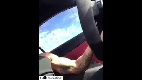 Booba écoute "Leto - Jump dans la Porsche" dans sa voiture (2021)