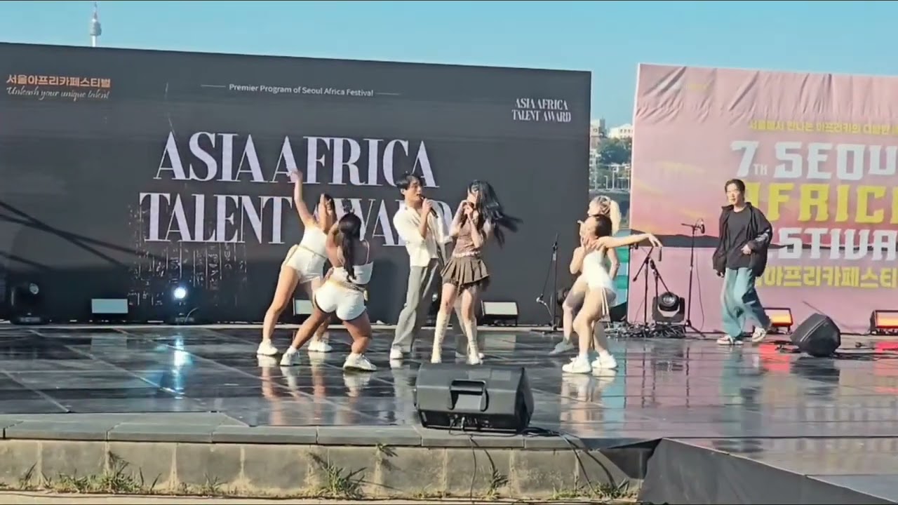 أداء كيم ميسو لأغينتها جديدة DESERT DANCE على مسرح Seoul Africa festival