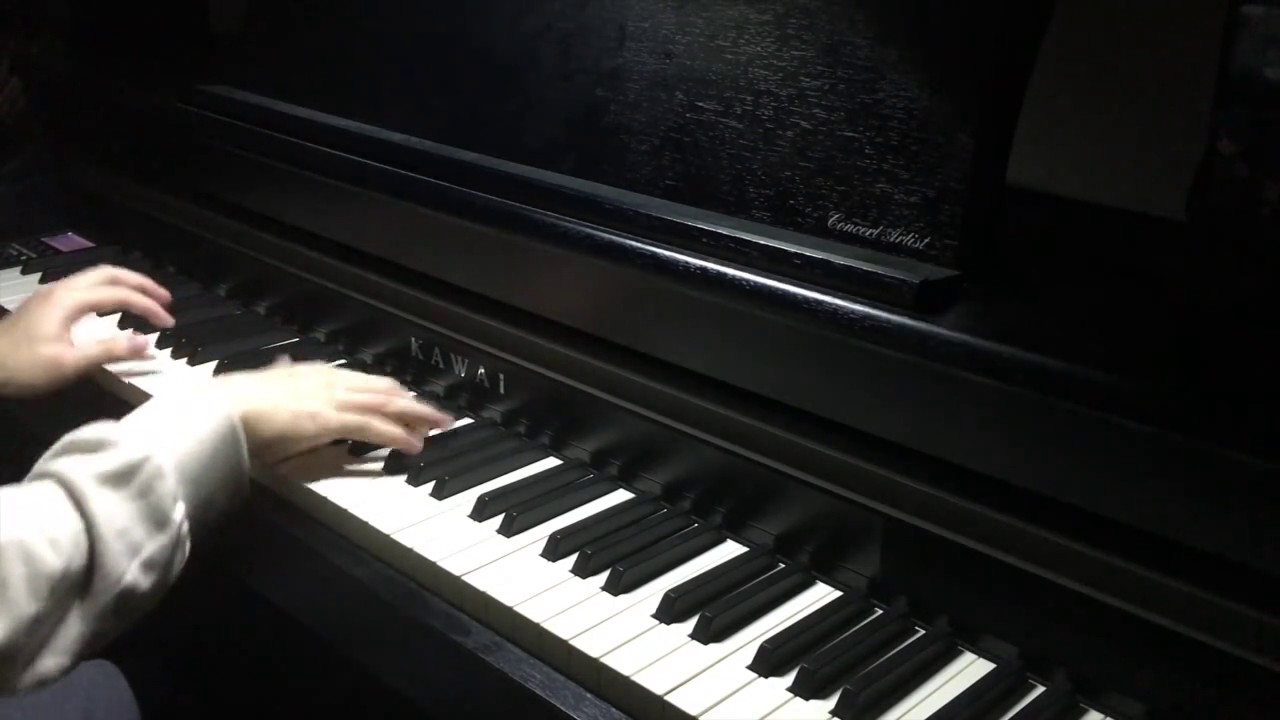 Пианино в замке. Ходячий рояль. Andreas Christensen пианино.