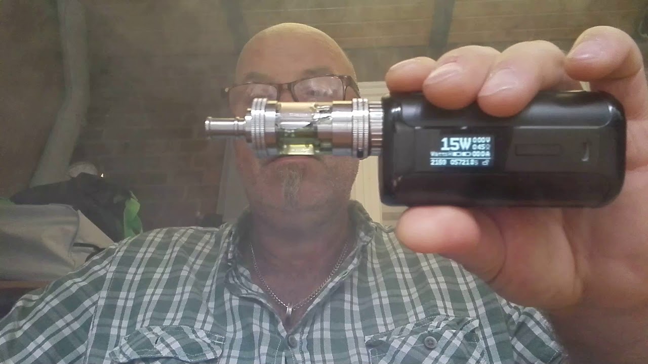 Uwell Crown, mit 10 Watt dampfen.