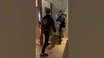 HOW TO USE A TACTICAL FLASHLIGHT #tacticalflashlight #tactical #weapons #kravmaga