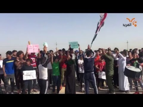 العشرات من الشباب يتظاهرون امام بوابة البرجسية النفطية للمطالبة بالتوظيف
