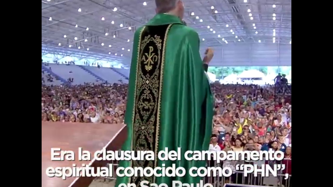 ⁣Famoso sacerdote brasileño sufre brutal ataque mientras presidía Misa por TV