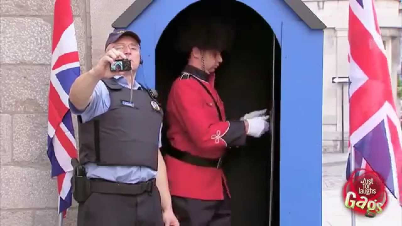 Ukryta kamera Angielski strażnik w bieliźnie YouTube