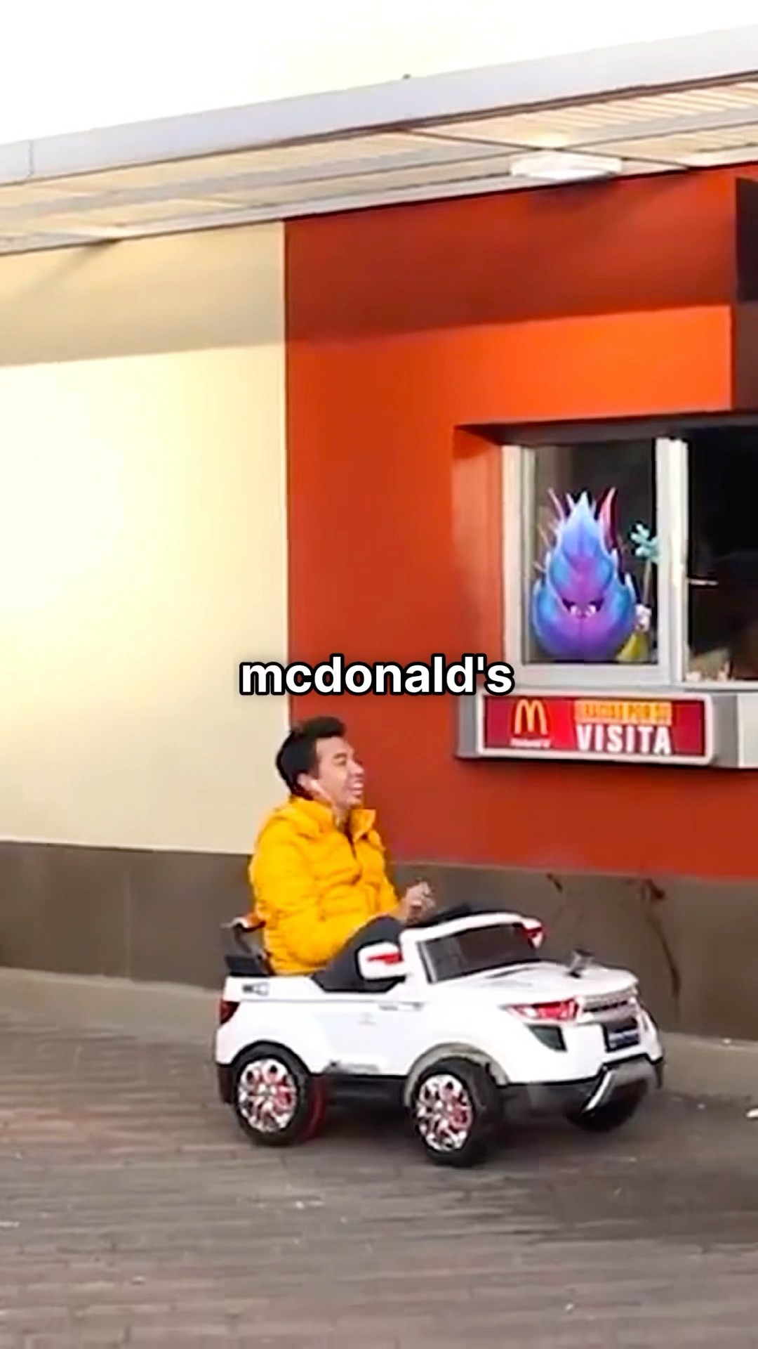 Voy a McDonald’s en mi Carrito de Juguete ??