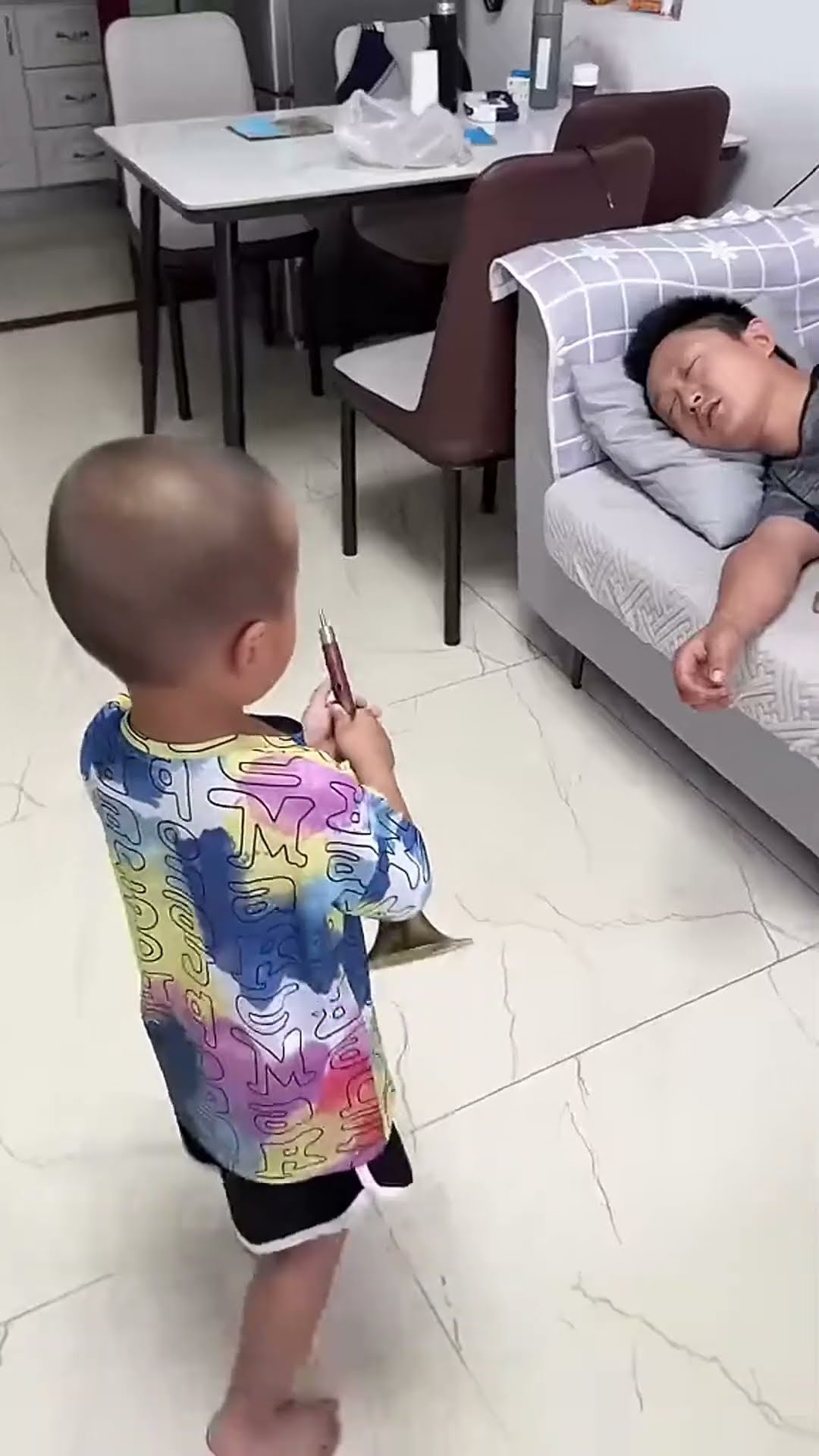 看我爸爸多厉害，睡着了还会吹喇叭#Cute baby#Cute#呆萌小米宝#聪明宝宝#萌娃#整蛊#测试