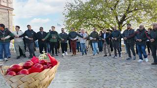 Όλο το χωριό μια αγκαλιά | Έτσι κρατούν ζωντανό το Γαϊτανάκι