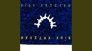 Video thumbnail of "Bide Ertzean - Bide ertzean"