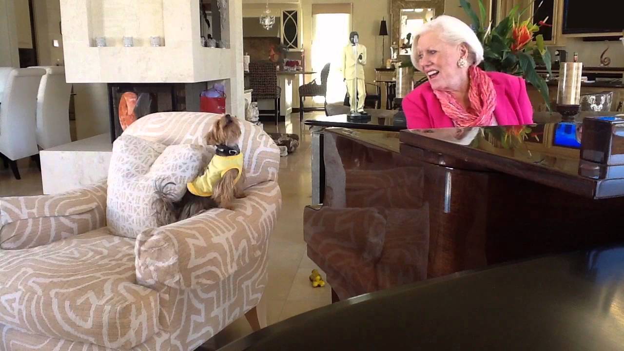 persami smp Small Dog Sings Duet with Owner