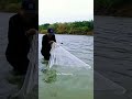 DI TERPA HUJAN SAAT JALA IKAN DI SUNGAI LIHAT HASILNYA #SHORTS #JALAIKAN