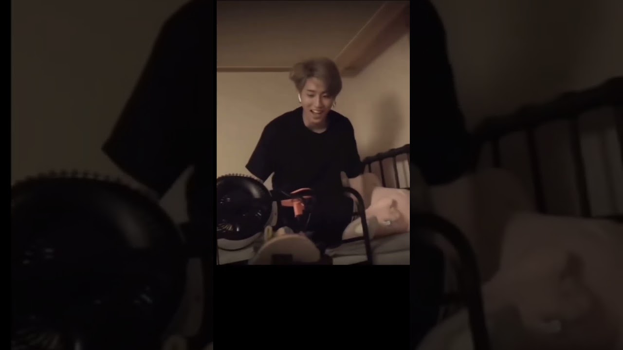 Guys , its almost Han's Birthday 🔥🔥🗣🗣🤩 