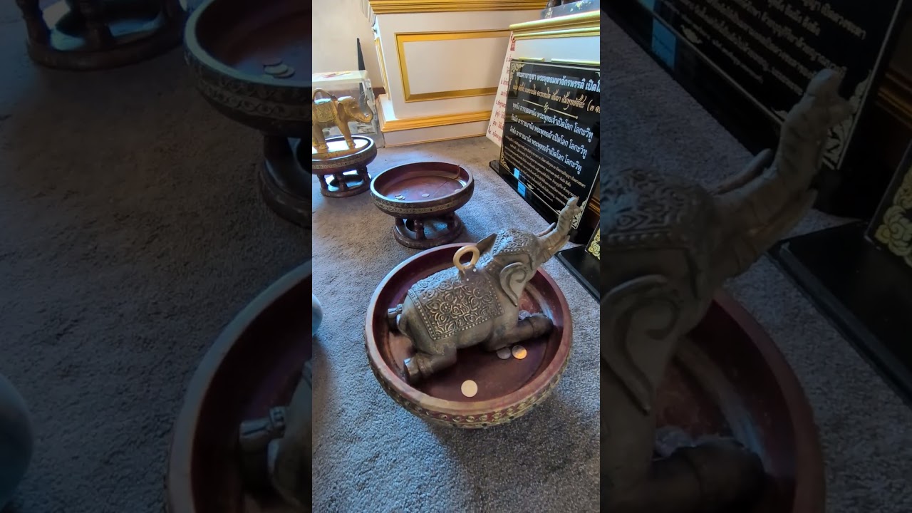 Statuettes éléphants de voeux au Wat Po Khao Thong