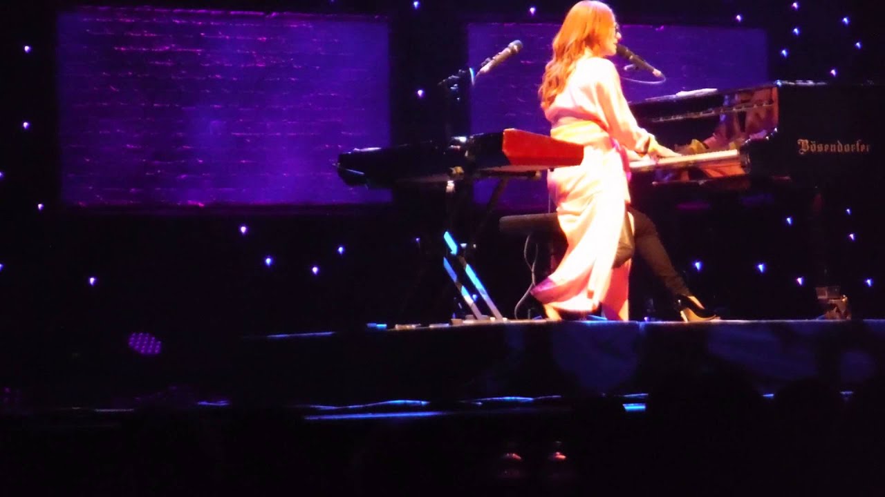 Tori Amos Doughnut Song St. Louis, MO Aug 1, 2014 - YouTube