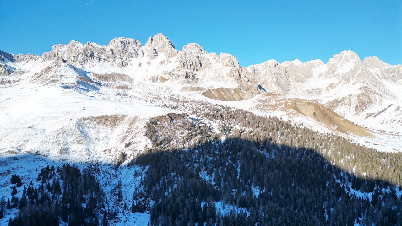 Meravigliose montagne nel pomeriggio a Passo San Pellegrino