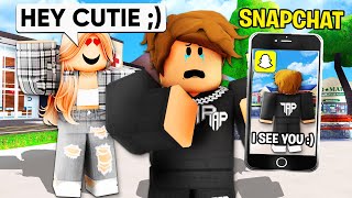 CREEPY GIRL Stalks Me on ROBLOX SNAPCHAT.. screenshot 4