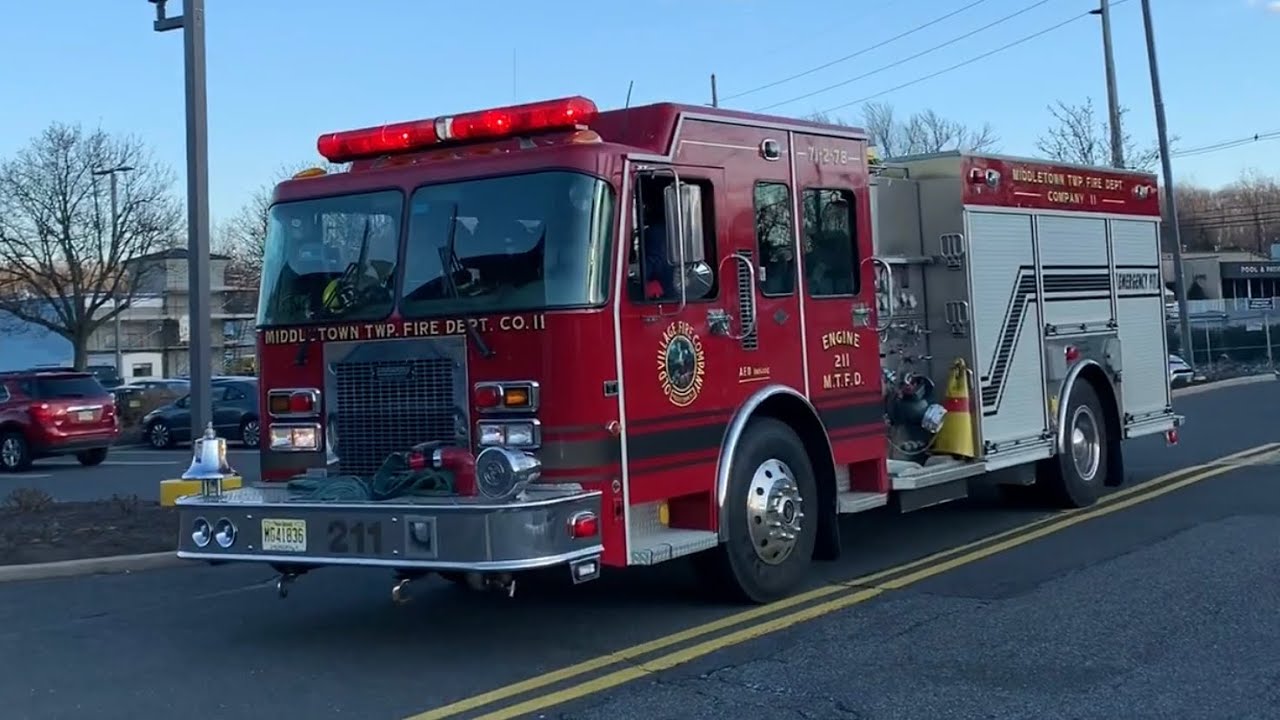 MTFD Engine 211 (71-2-78) Responding - YouTube