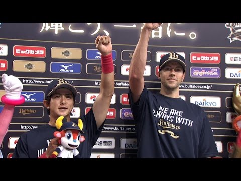【プロ野球パ】バリントンと猛打賞・小田のヒーローインタビュー 2015/10/01 Bs-L