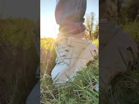 Clogs im Sonnenschein