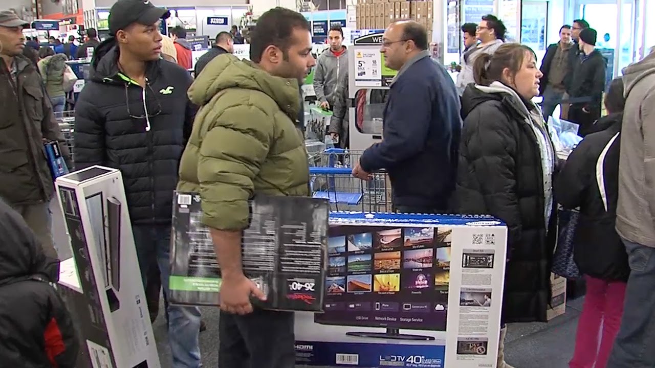 Higher Temperatures and a Lower Savings Rate Pushed Consumers Into Stores in December, Analyst Says Higher Temperatures and a Lower Savings Rate Pushed Consumers Into Stores in December, Analyst Says