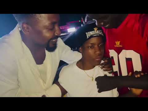 UJINGA WA MFAUME MFAUME HUU ANAO UFANYAGA AKIWA MTAANI NA MAMA AMINA MUIMBA SINGELI 