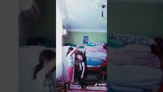 Kız Korkudan Altına Etti Resmen