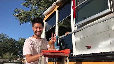 EPISODE 9 : BIG WINDOWS CONCEPTION ! Zoe & Carlos bus conversion