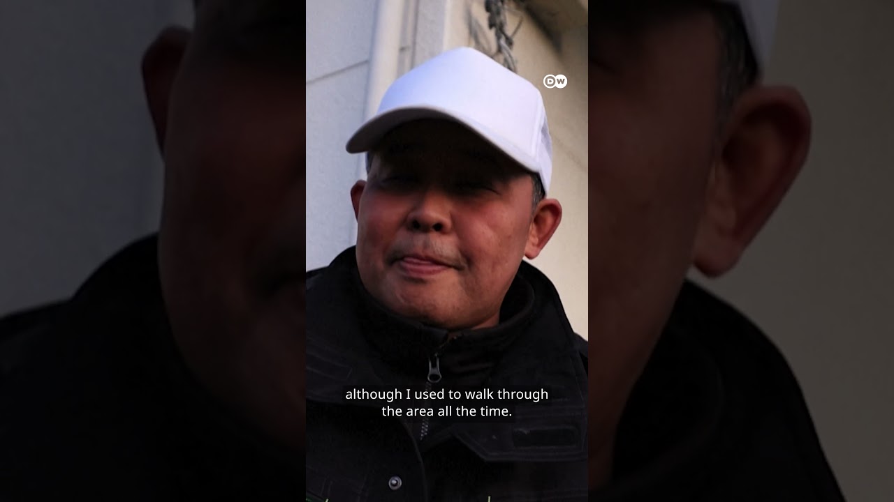 Man trapped in Japan sinkhole | DW News