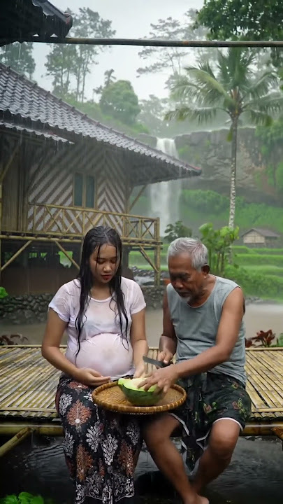 Ibu Hamil Dan Suaminya Menikmati Buah Melon Di Tengah Hujan #rainsoundforsleeping #asmr #short