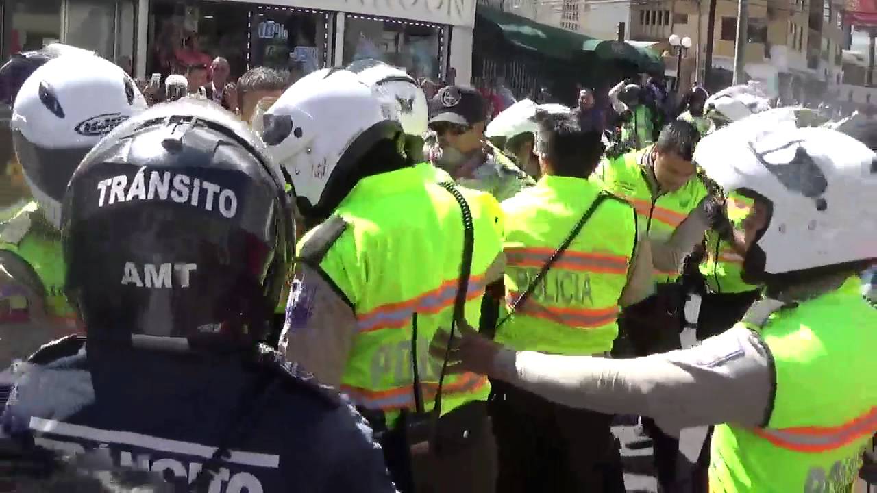 Gresca entre Policias y agentes metropolitanos de transito