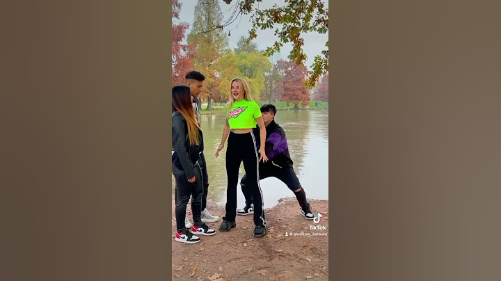 Tiktok di Giuseppe Barbuto #shorts RAGAZZA CADE IN ACQUA 😂