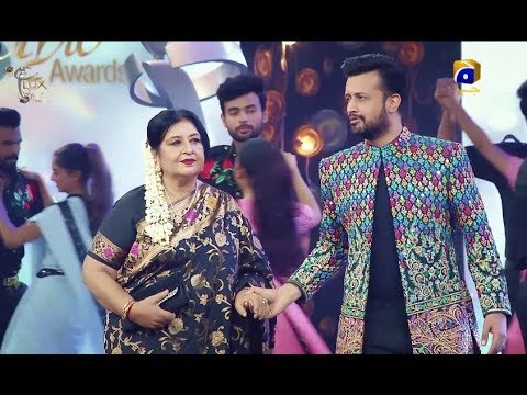 lux-style-awards-2019-|-atif-aslam-pays-tribute-to-shabnam---life-time-achievement-award