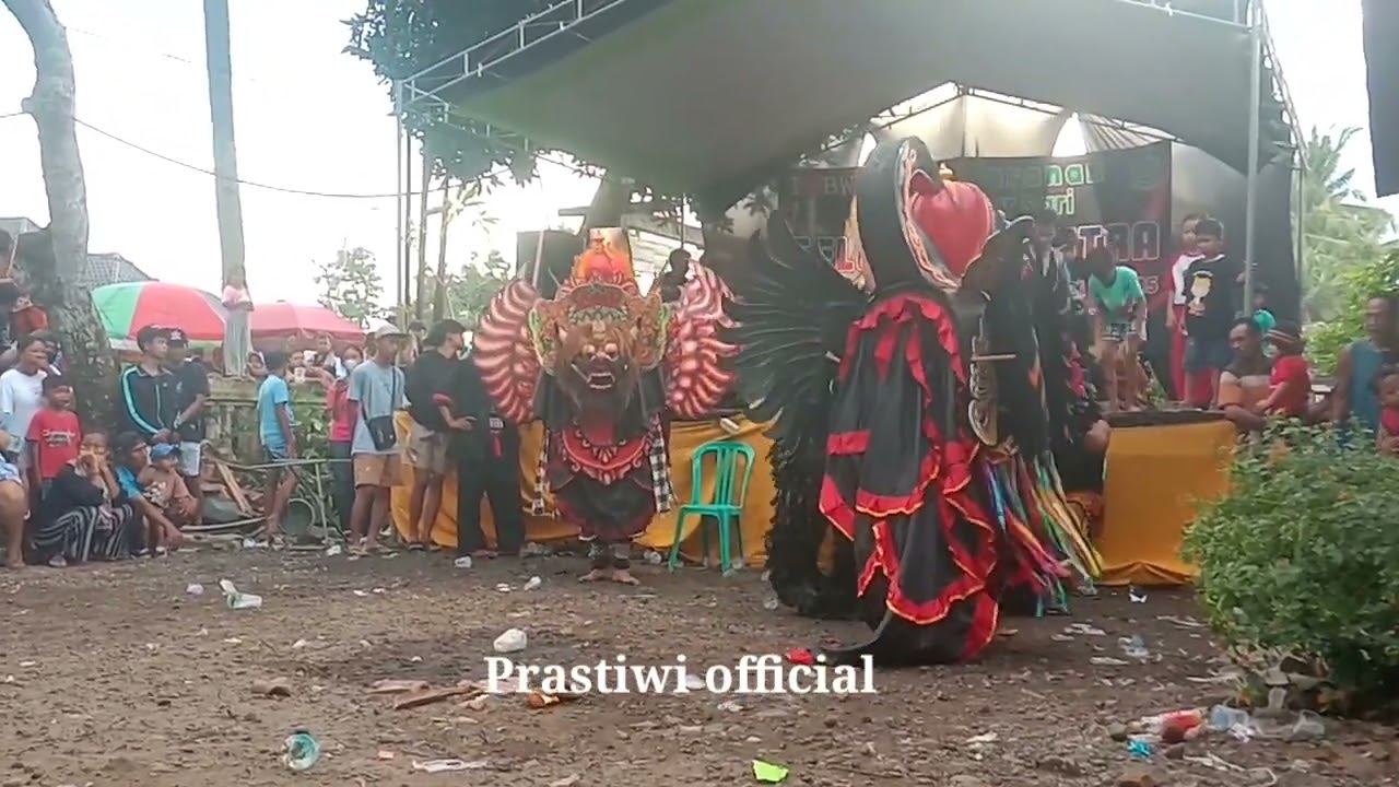 Barong prejeng dan macanan selendang sutro