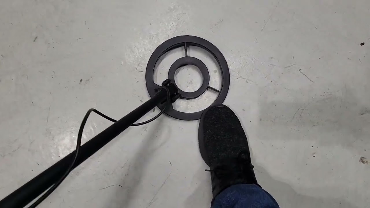 Bounty Hunter TK4 Tracker IV Metal Detector with 8 inch Waterproof Coil Review